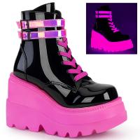 SHAKER-52 DemoniaCult vegane Damen knöchelhohe Keil-Plateau Stiefeletten schwarz Lack UV Neon pink